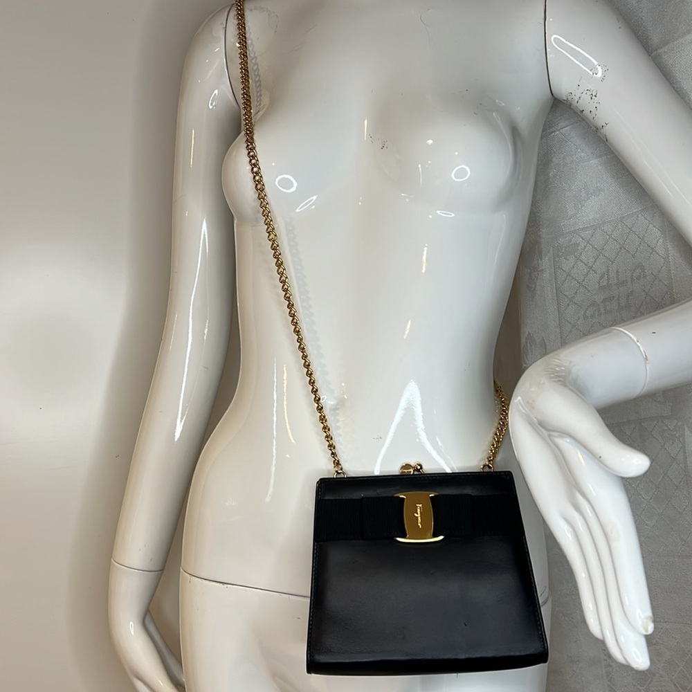 Salvatore Ferragamo Vara Bow Kisslock Black Leather Chain Crossbody Bag - Picture 11 of 15